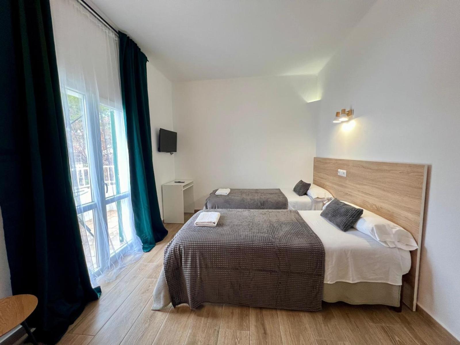 Hostal Oasis Dor Кала д'Ор Екстер'єр фото